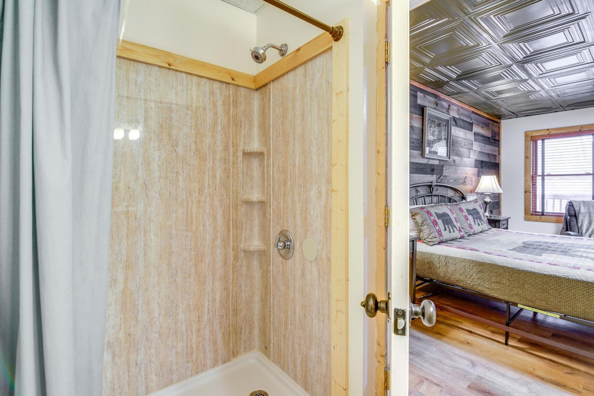 Pet-Friendly Gatlinburg Retreat With Hot Tub! Villa Exteriör bild