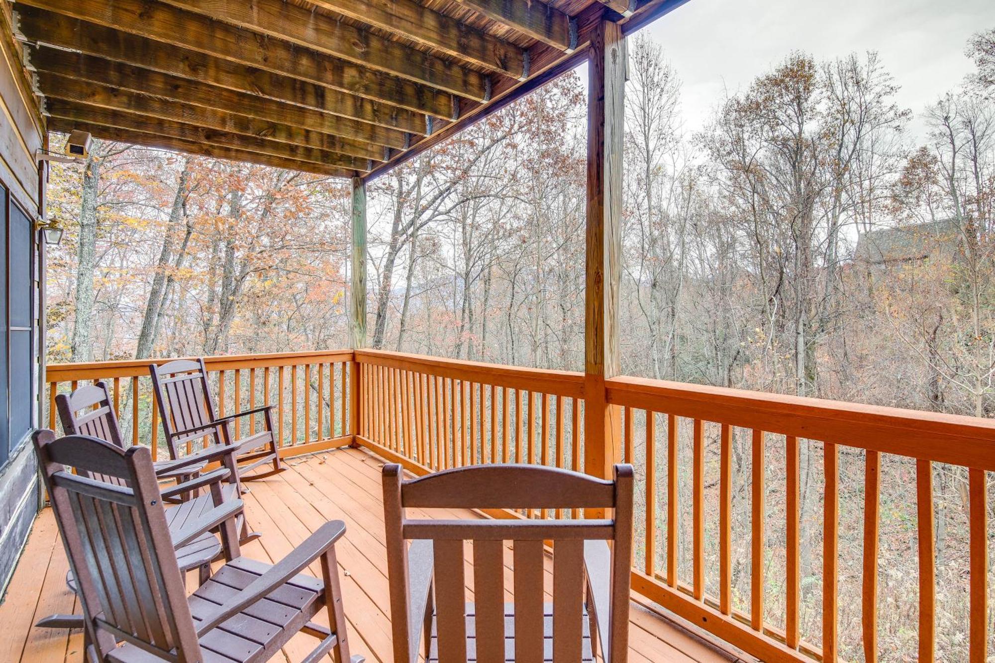 Pet-Friendly Gatlinburg Retreat With Hot Tub! Villa Exteriör bild