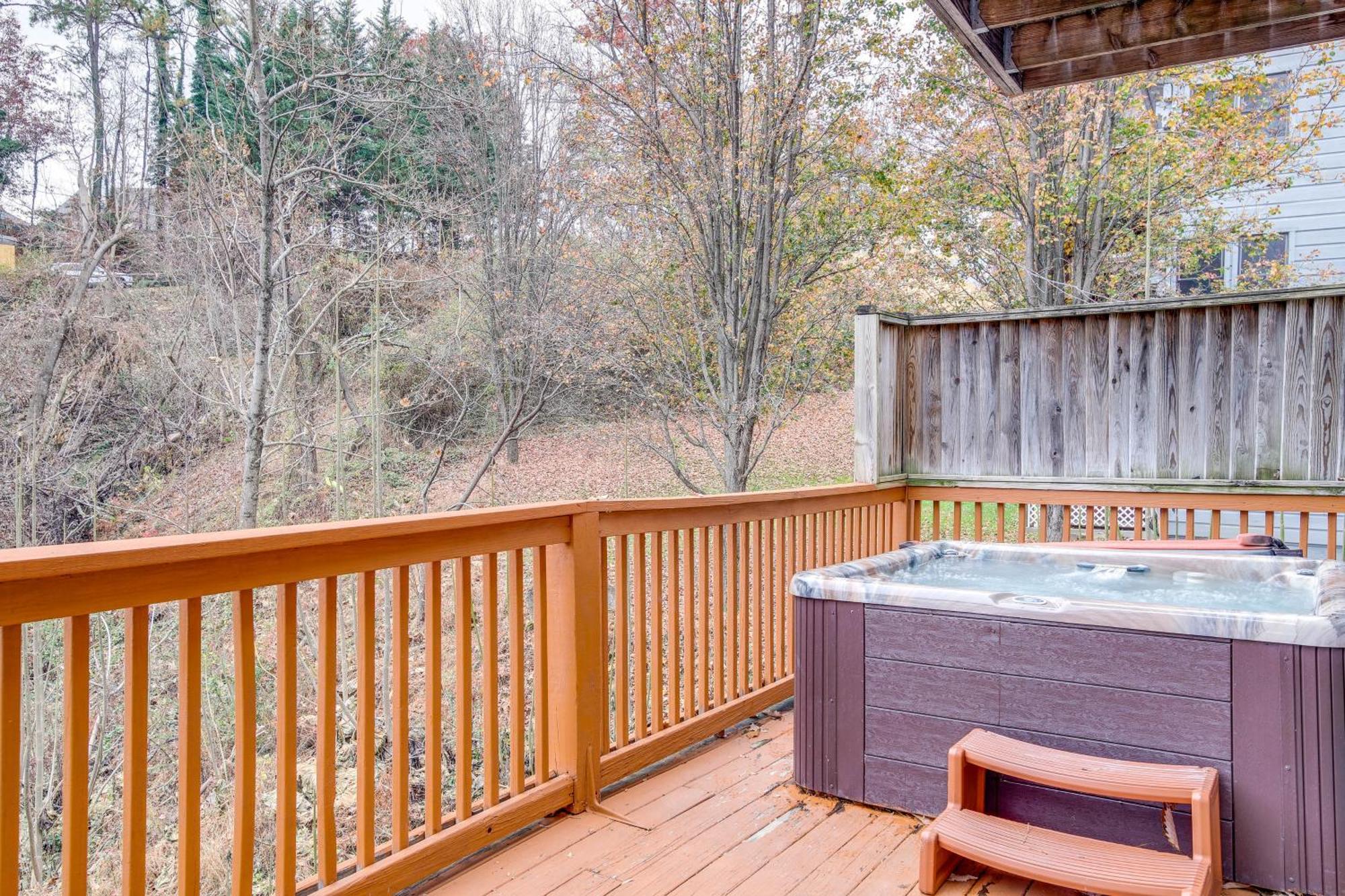 Pet-Friendly Gatlinburg Retreat With Hot Tub! Villa Exteriör bild