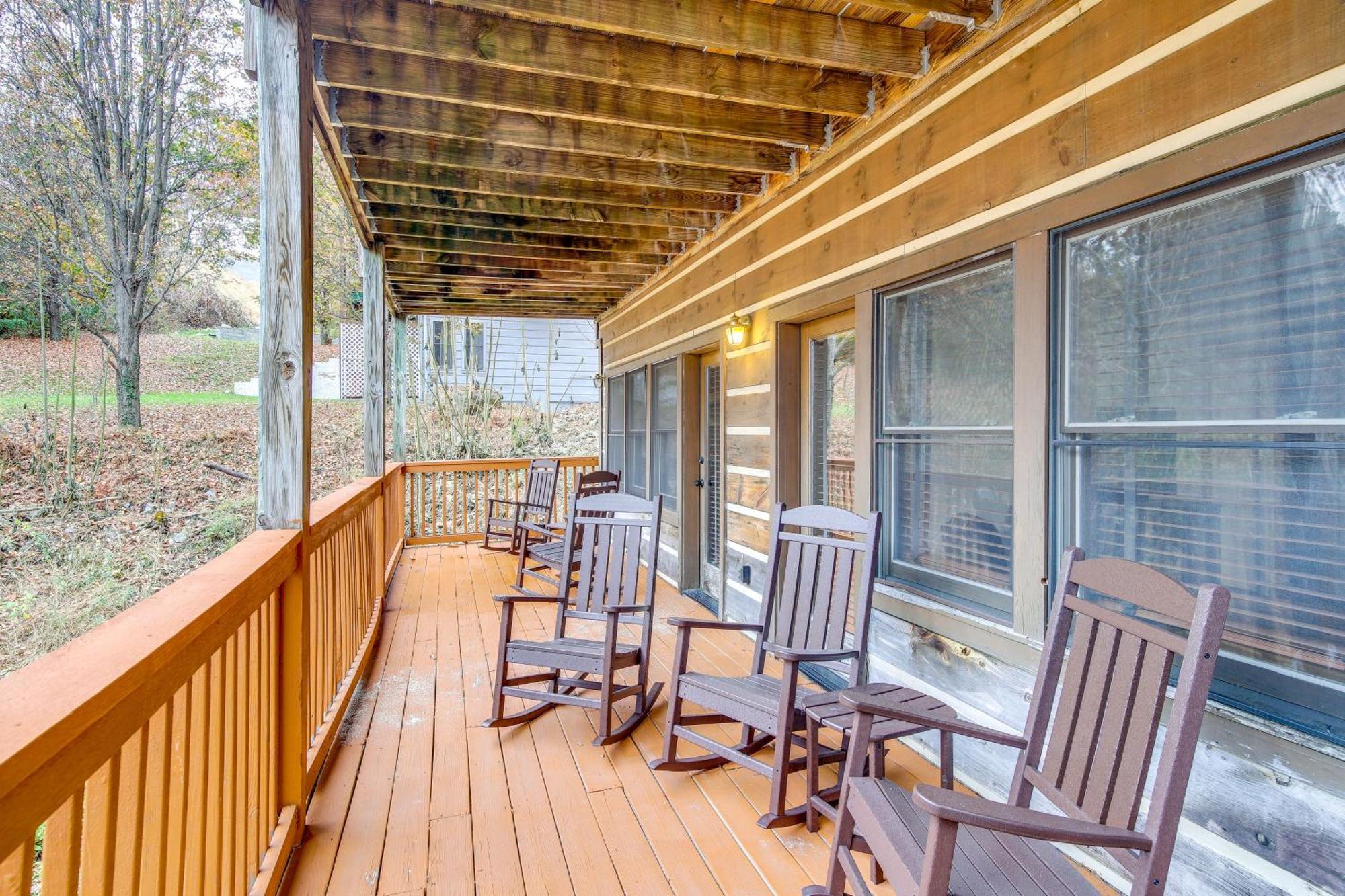 Pet-Friendly Gatlinburg Retreat With Hot Tub! Villa Exteriör bild