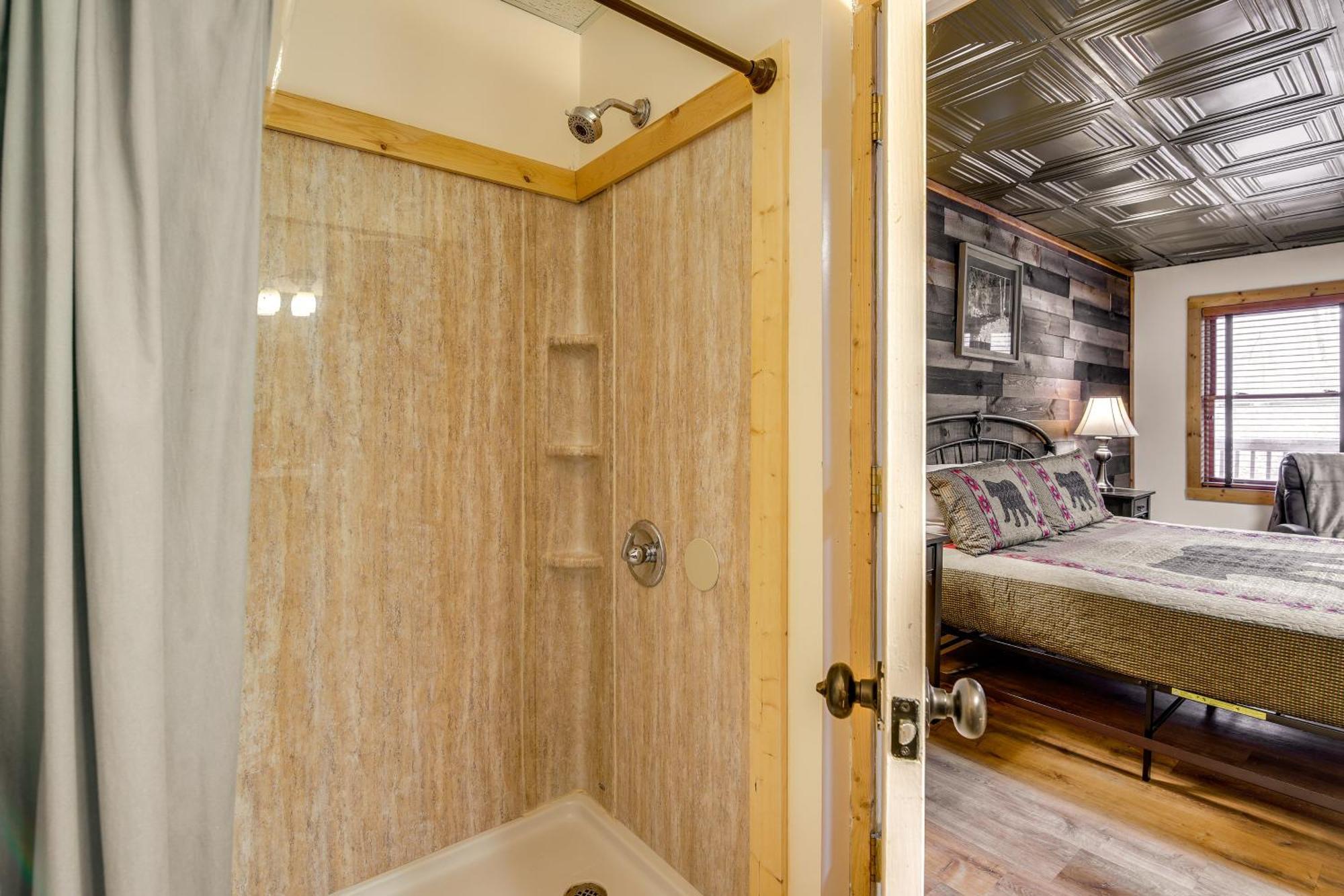 Pet-Friendly Gatlinburg Retreat With Hot Tub! Villa Exteriör bild
