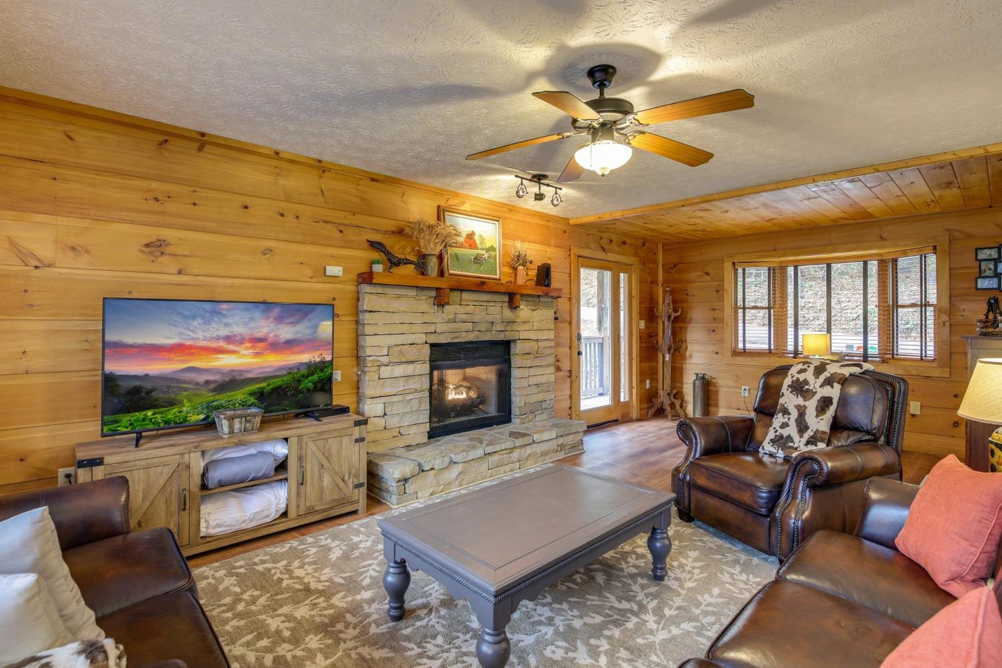 Pet-Friendly Gatlinburg Retreat With Hot Tub! Villa Exteriör bild