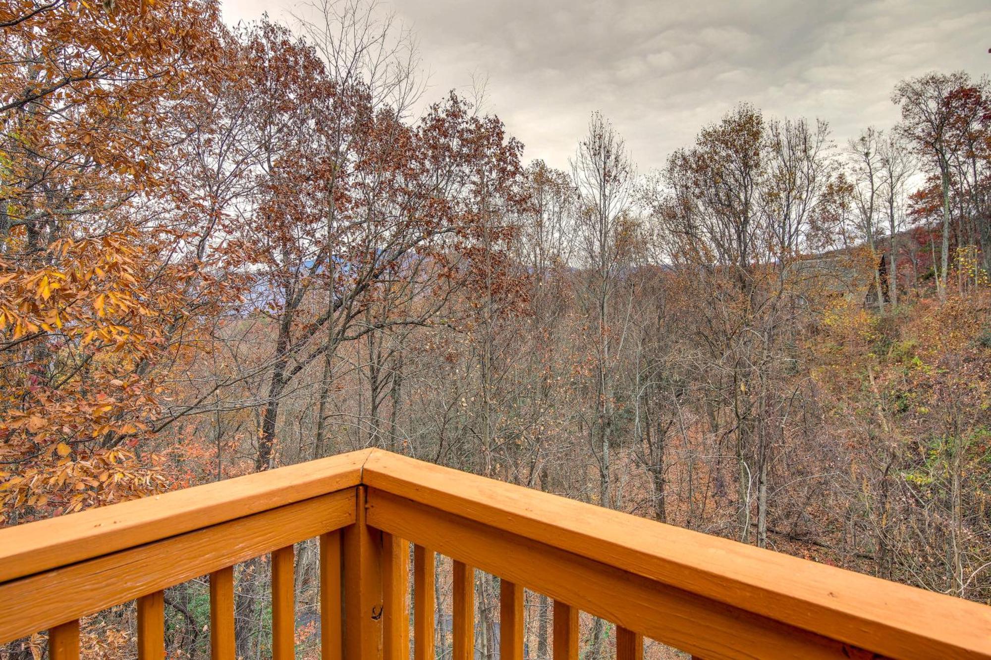 Pet-Friendly Gatlinburg Retreat With Hot Tub! Villa Exteriör bild