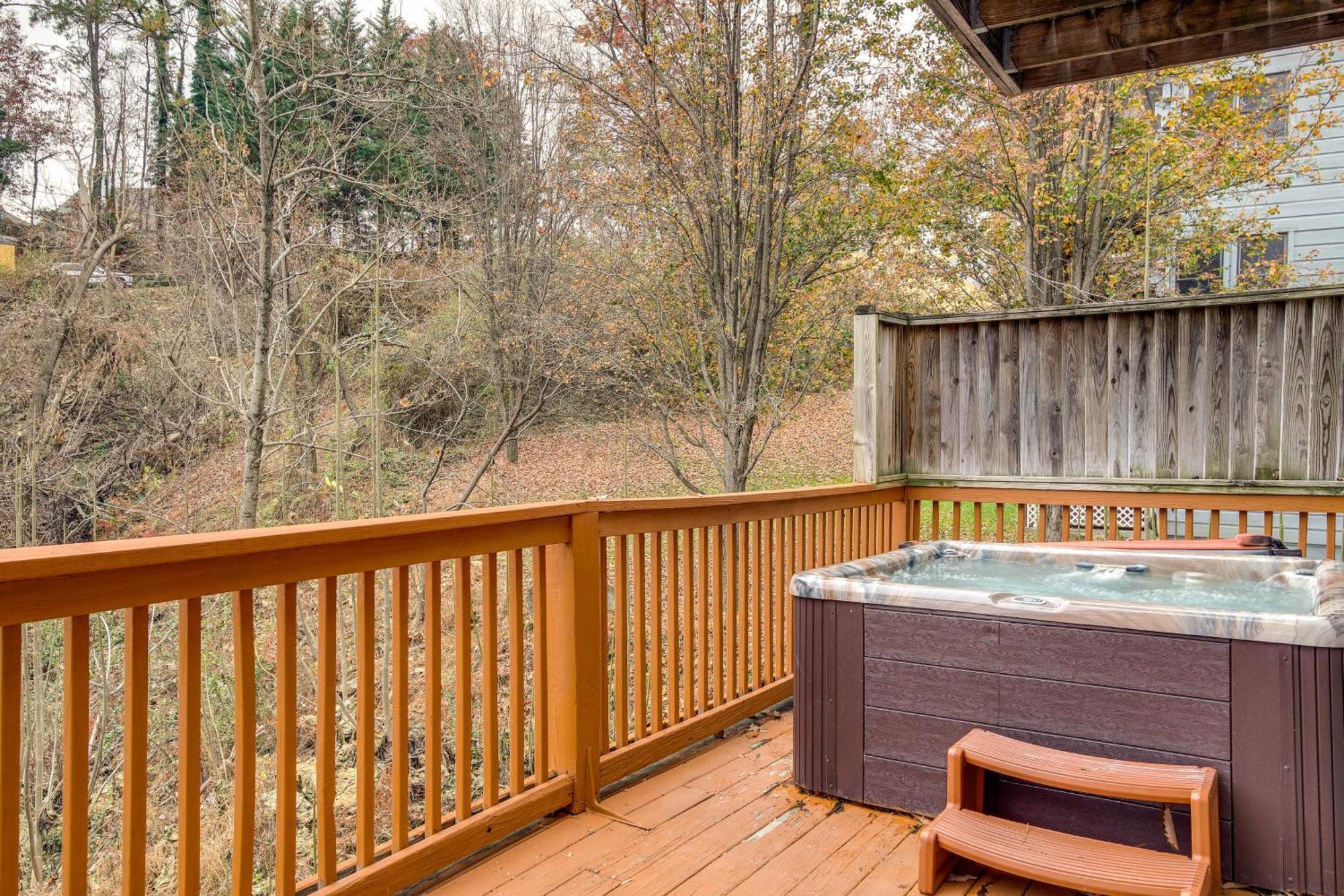 Pet-Friendly Gatlinburg Retreat With Hot Tub! Villa Exteriör bild