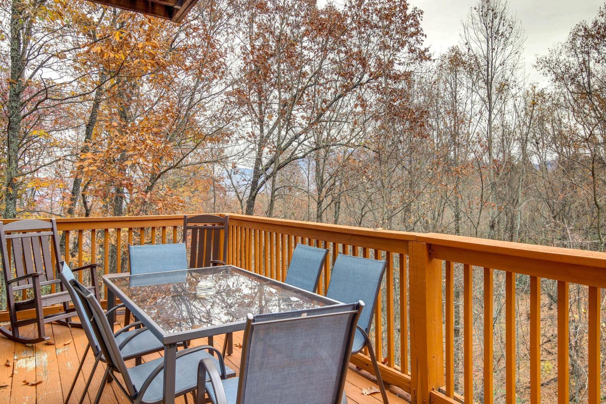 Pet-Friendly Gatlinburg Retreat With Hot Tub! Villa Exteriör bild