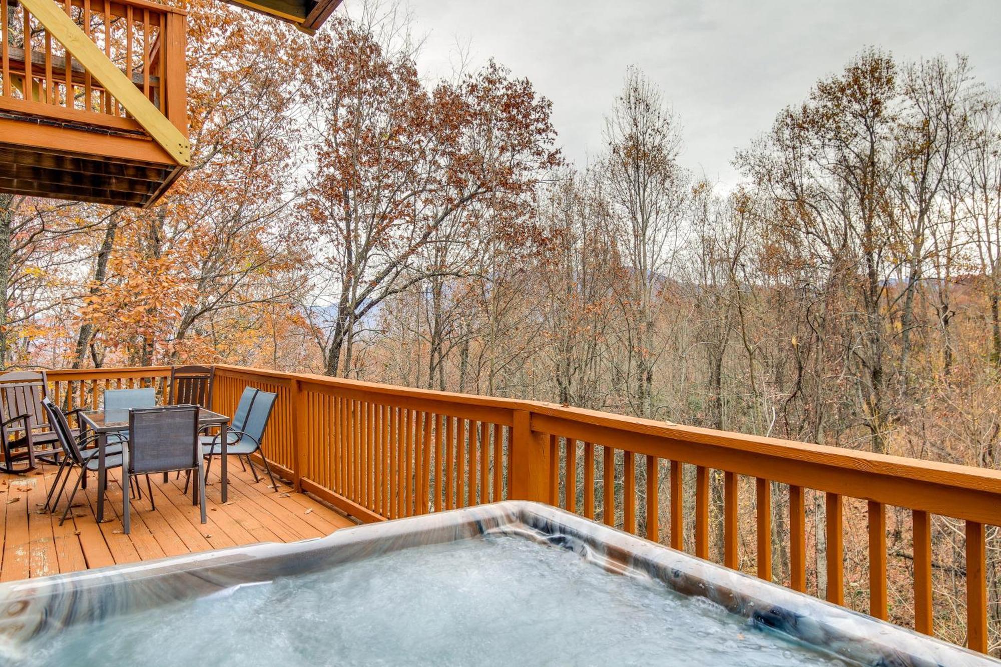 Pet-Friendly Gatlinburg Retreat With Hot Tub! Villa Exteriör bild