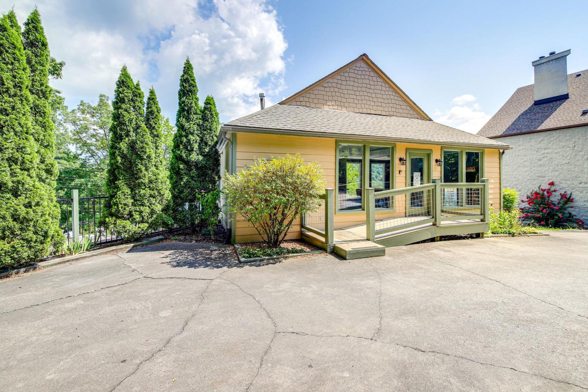 Pet-Friendly Gatlinburg Retreat With Hot Tub! Villa Exteriör bild