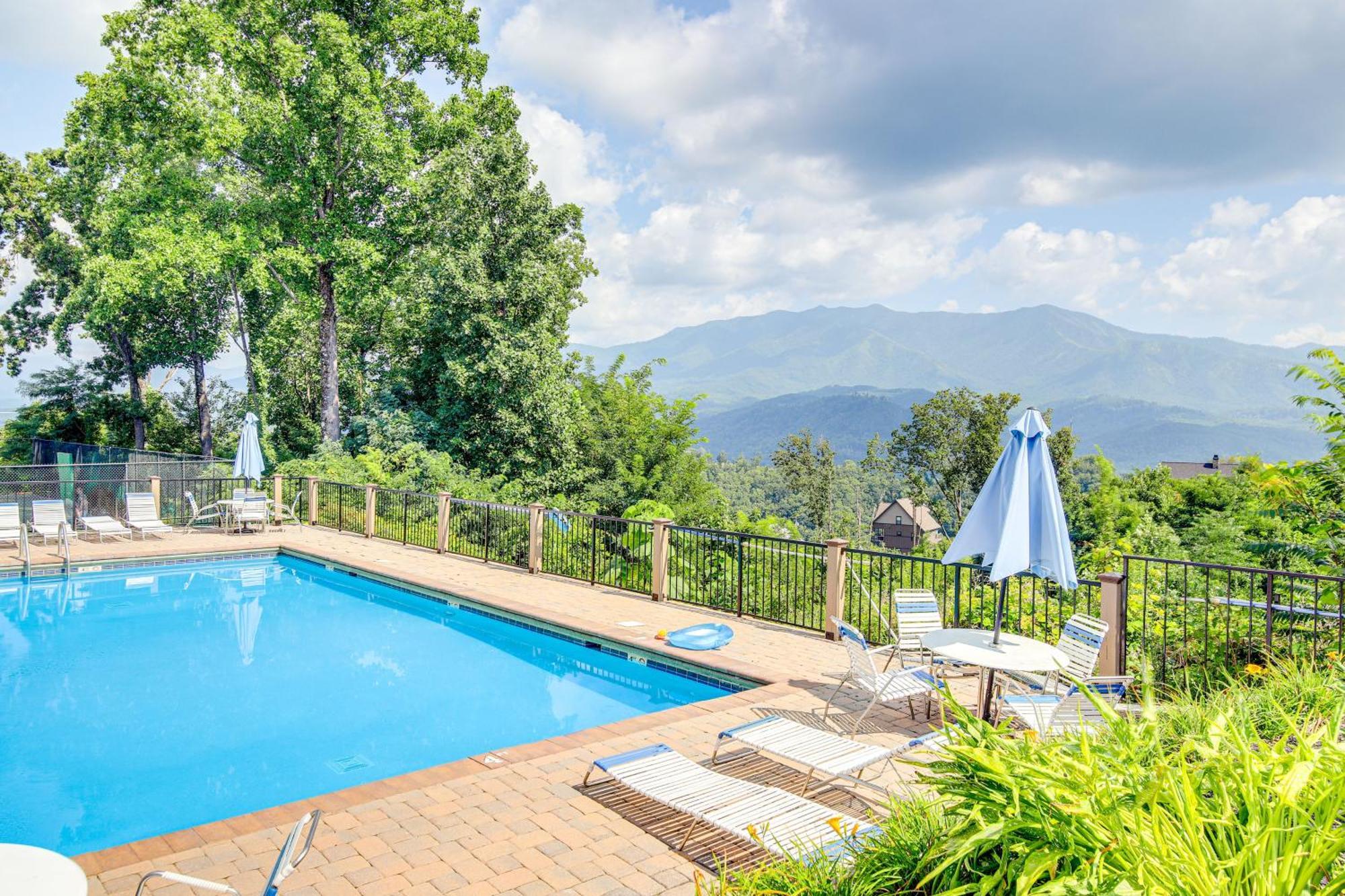 Pet-Friendly Gatlinburg Retreat With Hot Tub! Villa Exteriör bild