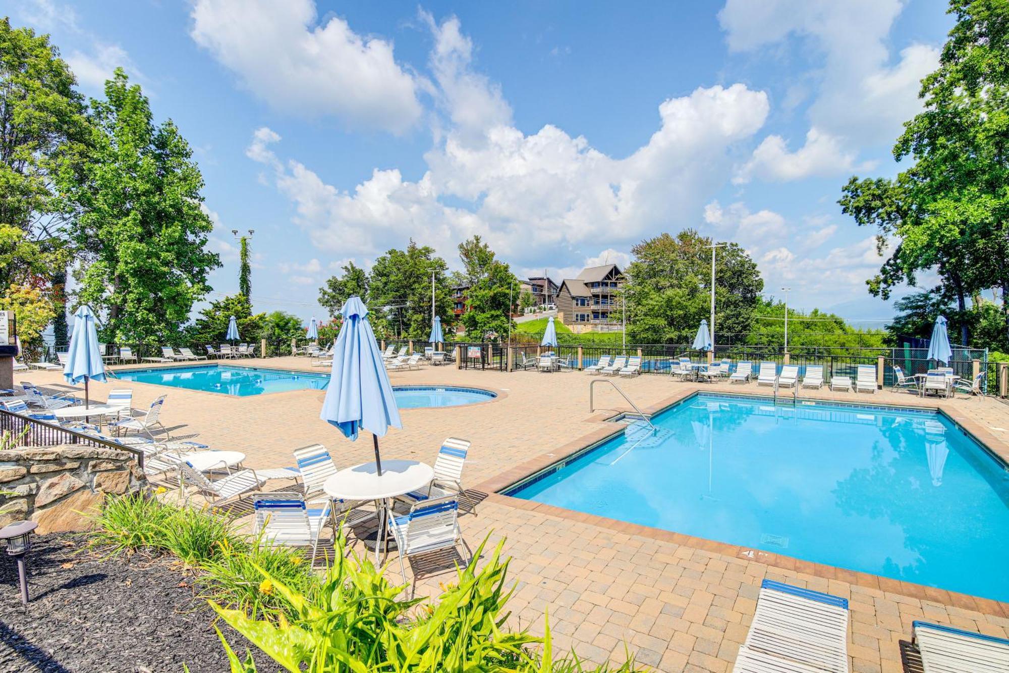 Pet-Friendly Gatlinburg Retreat With Hot Tub! Villa Exteriör bild